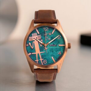 Reloj de cobre gigante frontal